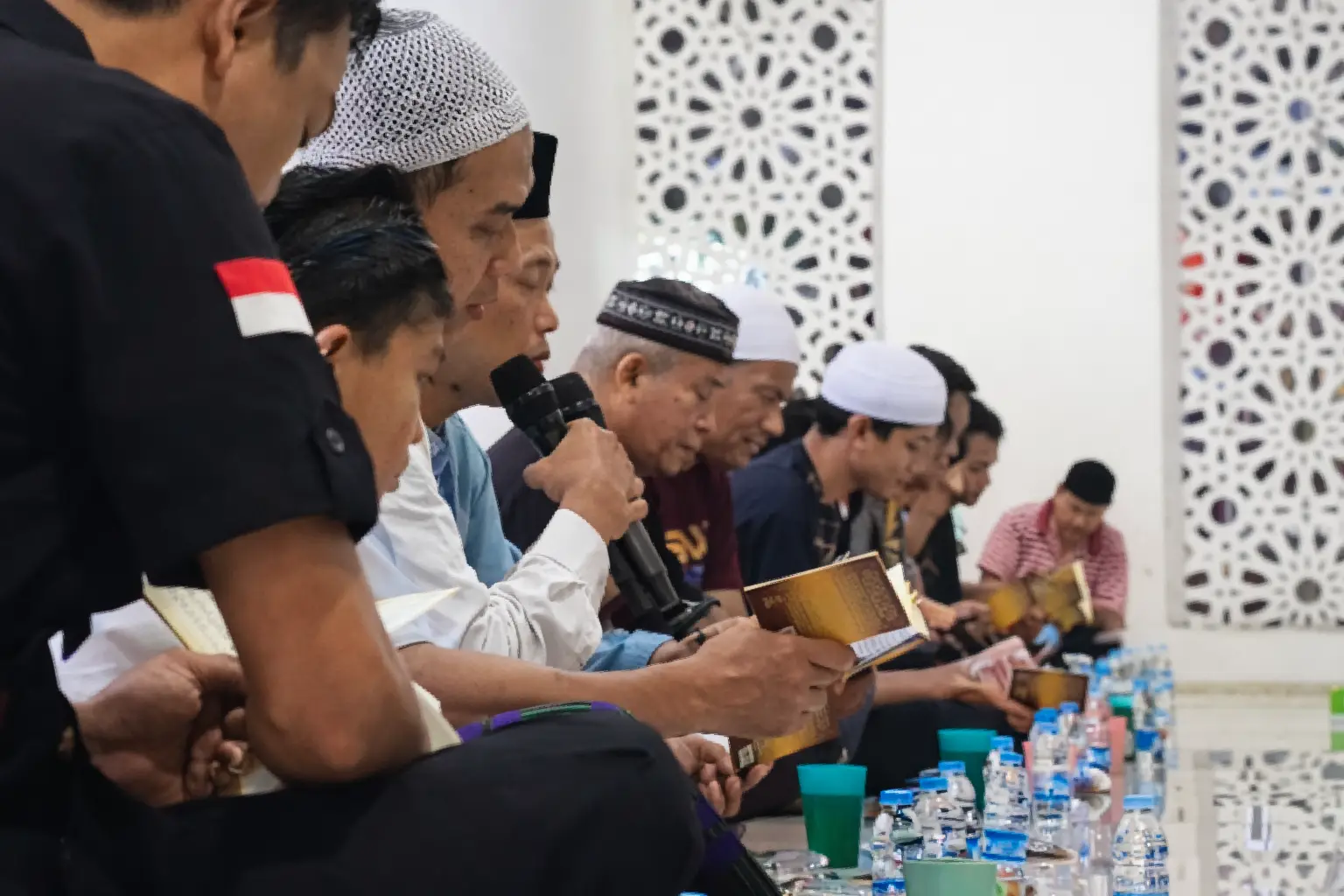 Foto kegiatan Kegiatan Ifthor Ramadhan di Masjid Raudhotul Jannah Taman Cipulir Estate Diikuti Sekitar 100 Jamaah - 2