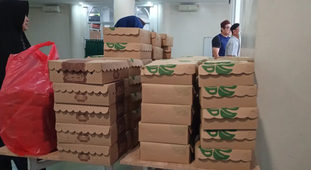 Foto kegiatan Kegiatan Ifthor Ramadhan di Masjid Raudhotul Jannah Taman Cipulir Estate Diikuti Sekitar 100 Jamaah - 5